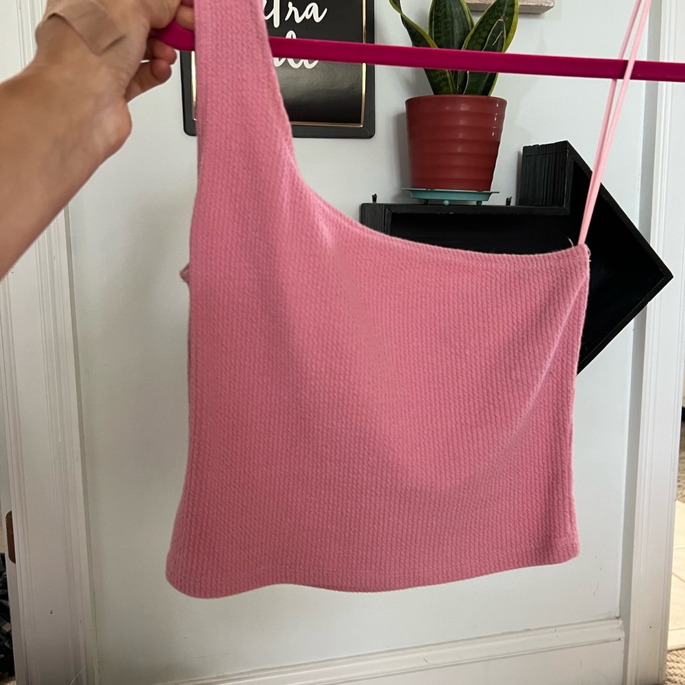 One shoulder crop top